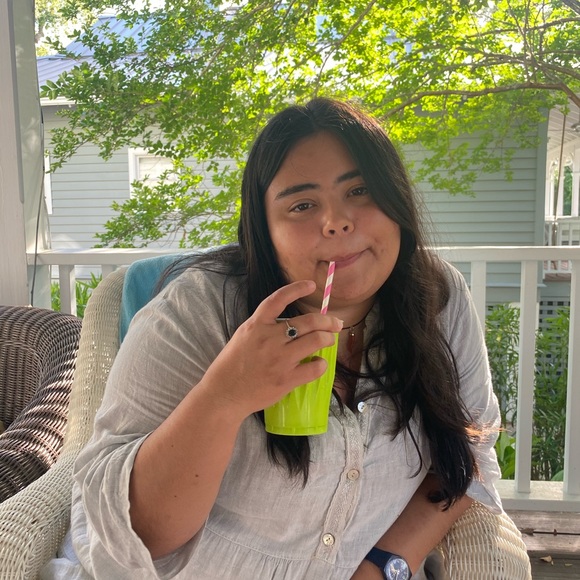 Meet your Posher, Daniela - Picture 1 of 1